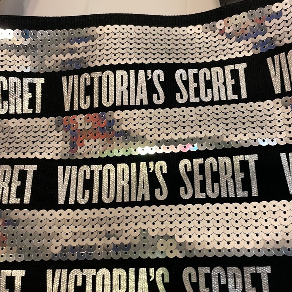 Victoria’s Secret sparkle tote bag comes with small cosmetic bag - Picture 3 of 7